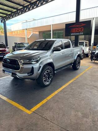 TOYOTA HILUX 2.8 D-4D TURBO DIESEL CD SRX PLUS 4X4 AUTOMÁTICO